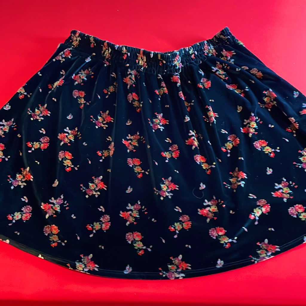 Black Floral Velour Elastic Swing Skirt (L)